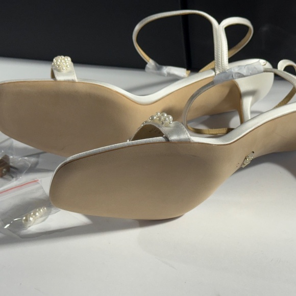 Badgley Mischka Caitlyn Heels Size 11 White Satin Pearl Embellished Ankle Strap - Picture 9 of 12